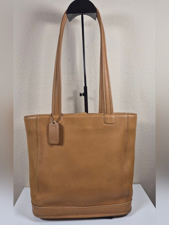 Coach Handbags - Vintage Coach Bleecker Bucket In Camel #9305